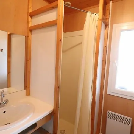 Chalet Au Coeur Des Volcans D'auvergne, 4 Pers., Terrasse, Tv, Proximite Et Activites Outdoor - Fr-1-742-465